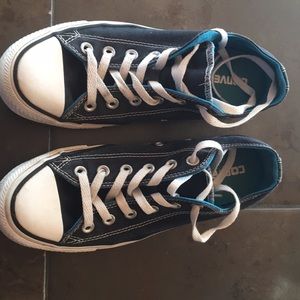 Navy converse shoes. EUR size 39. Good condition.